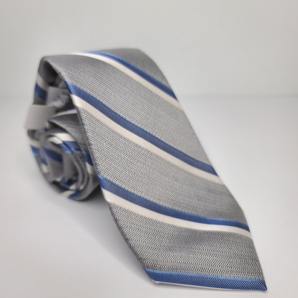 COLLECTION by Michael Strahan. Silver /Blue Silk Neck Tie. New With Tags.